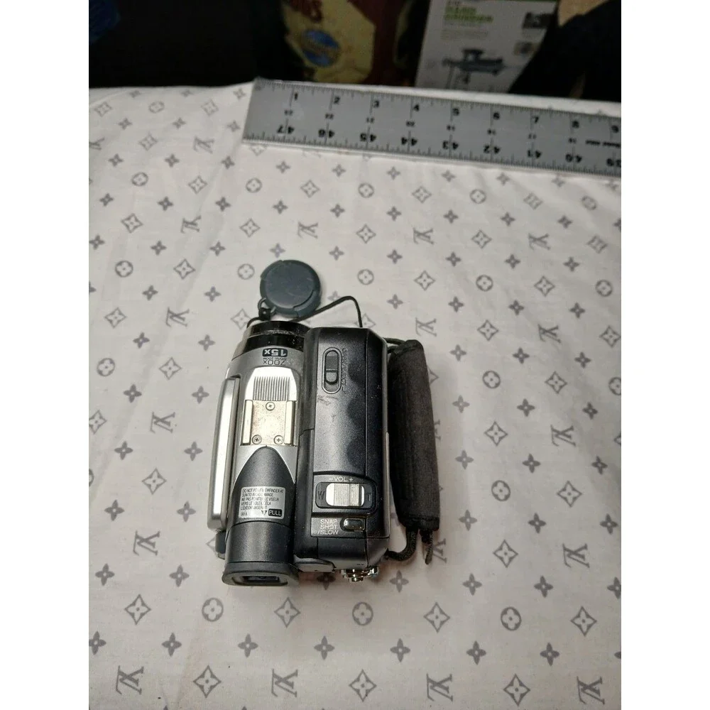 JVC GR-DF550U MiniDV Camcorder As Is No Battery No Charger